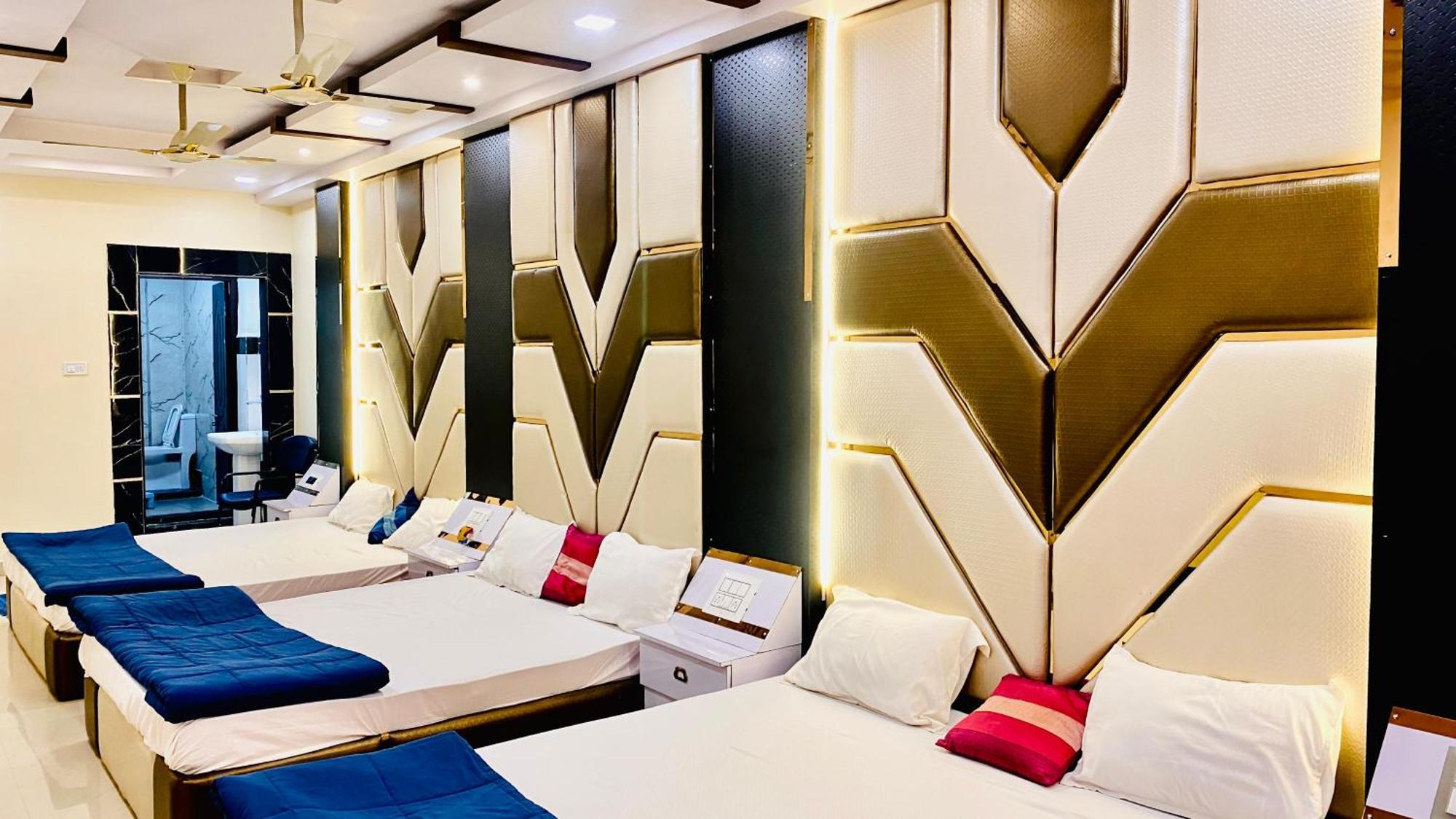 Hotel Mark 乌贾因 外观 照片