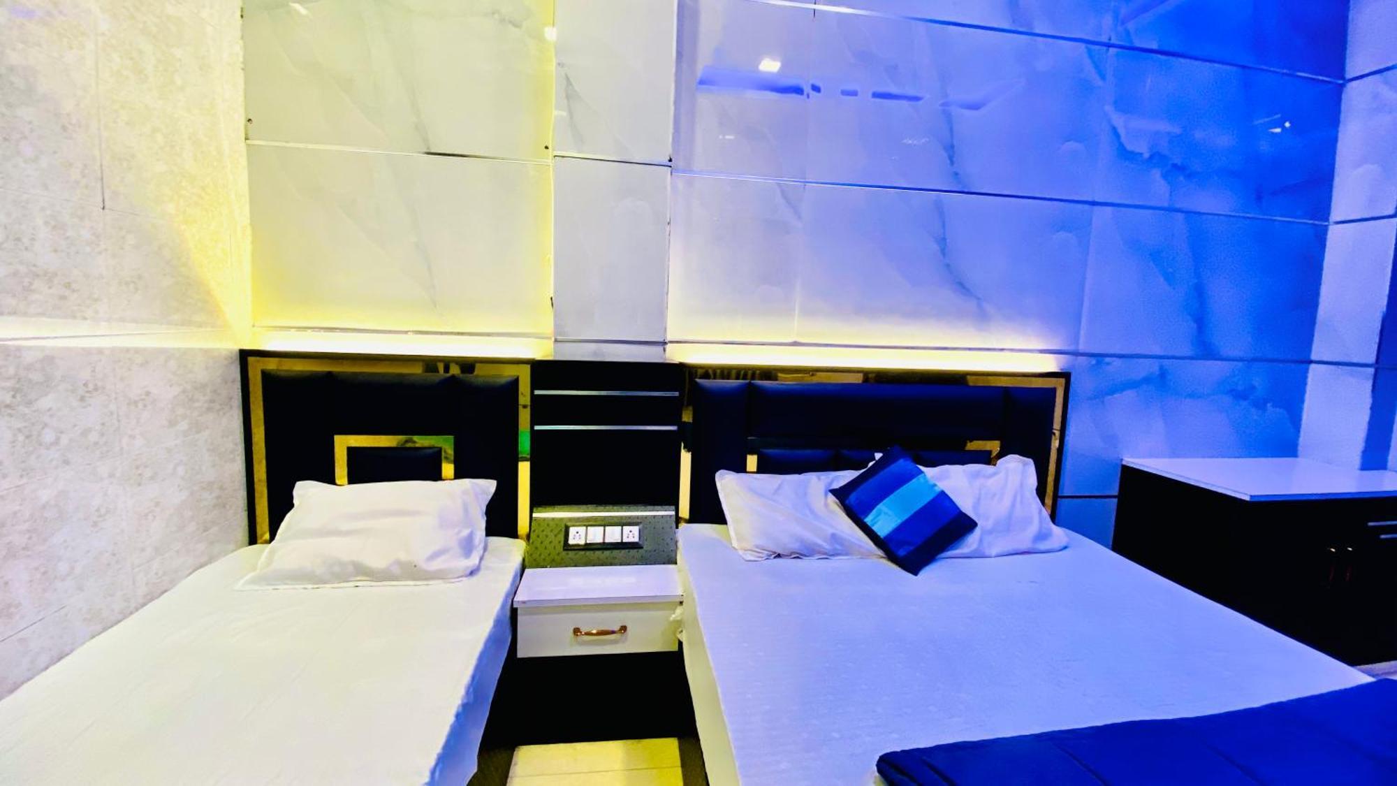 Hotel Mark 乌贾因 外观 照片