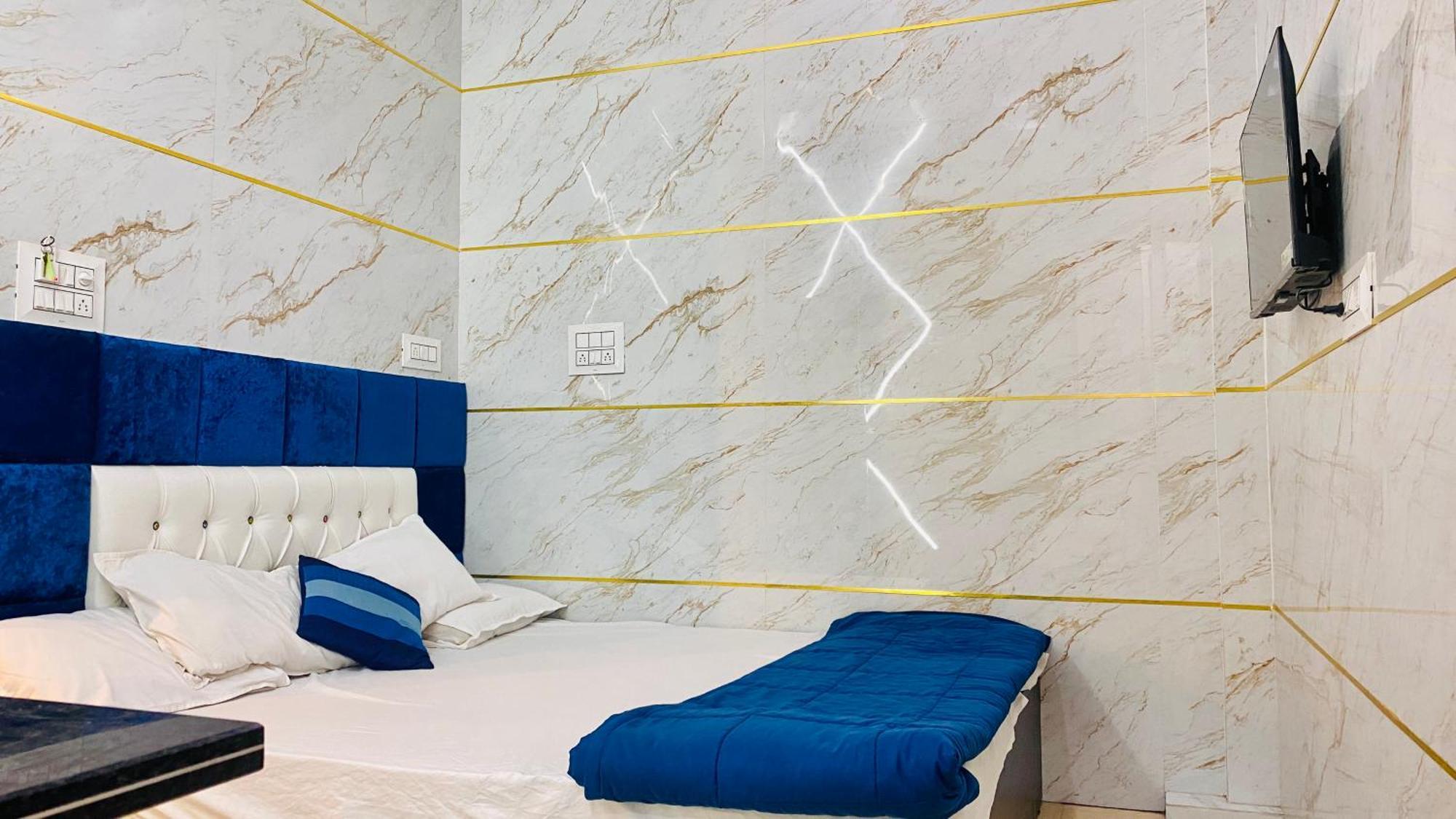 Hotel Mark 乌贾因 外观 照片