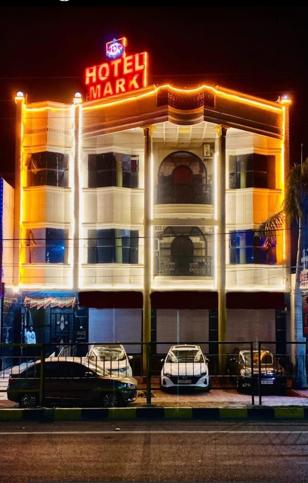 Hotel Mark 乌贾因 外观 照片